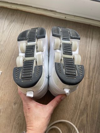 Zapatillas con ruedas desplegables