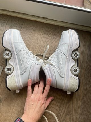 Zapatillas con ruedas desplegables