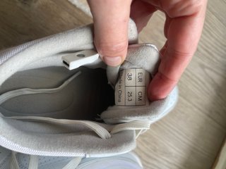 Zapatillas con ruedas desplegables