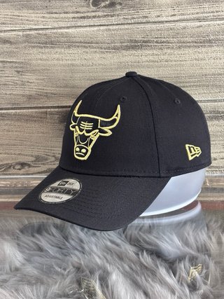 Gorra New Era Chicago Bulls Negra Dorada