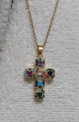 Cruz con cadena