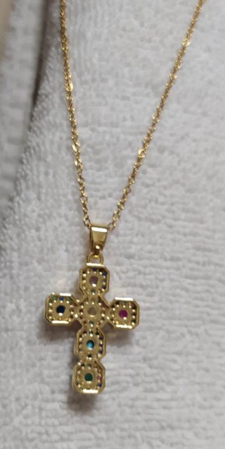 Cruz con cadena
