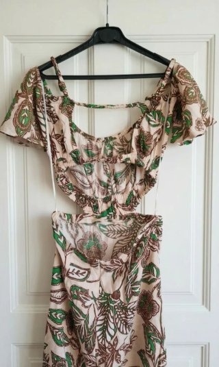 Vestido Zara flores cut out talla XS