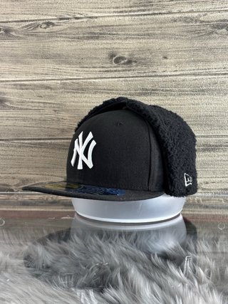 Gorra New Era Yankees Negra Orejeras