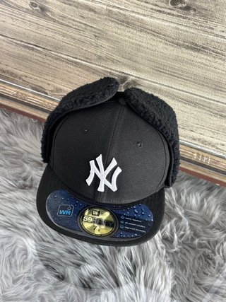 Gorra New Era Yankees Negra Orejeras