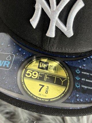 Gorra New Era Yankees Negra Orejeras