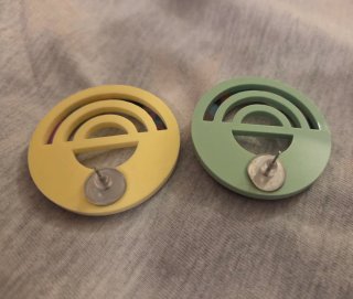 Pendientes artesanales multicolor y amarillo