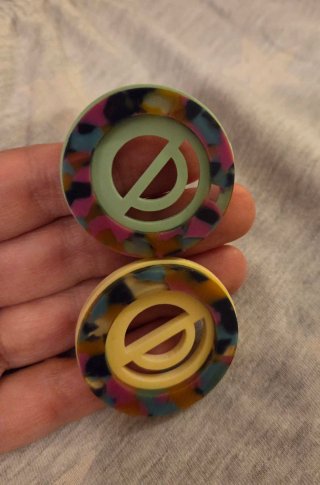 Pendientes artesanales multicolor y amarillo