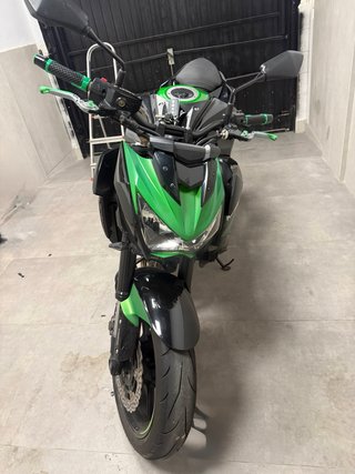 Kawasaki Z800 Negra y Verde
