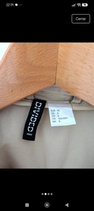 Parka beige con capucha