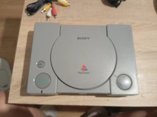 Console Sony PS1 grigia con controller blu