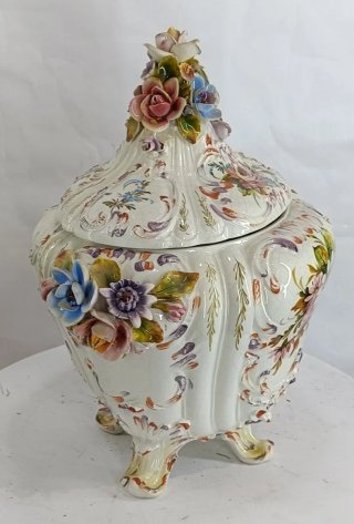 Vaso ceramica con fiori a rilievo