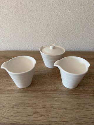 Juego 2 jarras y azucarero porcelana