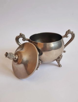 Azucarero vintage metálico con patas