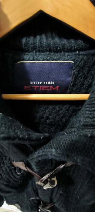 Chaqueta Etiem Javier Cañas Negra con Capucha