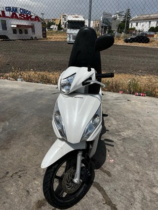 Honda Vision 49cc Blanca
