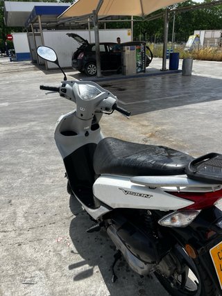 Honda Vision 49cc Blanca
