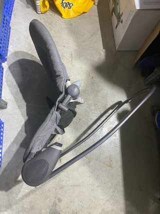 Mecedora Chicco para bebé gris
