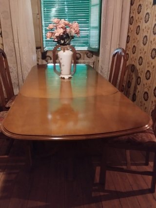 Mesa de comedor con 5 sillas