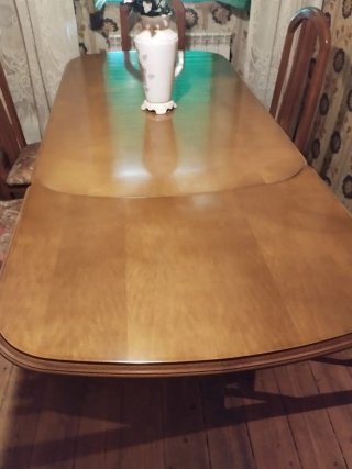 Mesa de comedor con 5 sillas