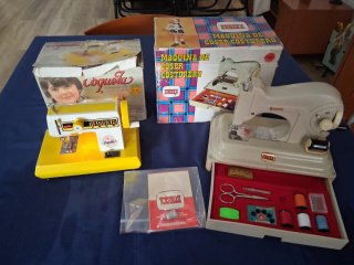 Lote 2 Máquinas de Coser Juguete