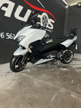 Yamaha TMAX 530 DX Maxi Scooter