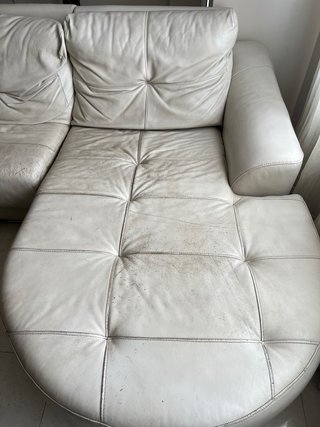 Sofá chaise longue de piel beige