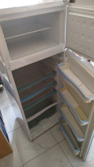 Nevera Indesit blanca