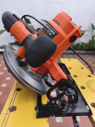 Sierra Circular Black+Decker con discos