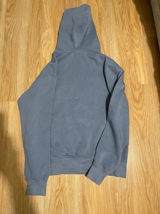 Sudadera marrón con capucha