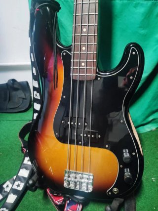 Bajo Eléctrico Fender Precision 60 Aniversario
