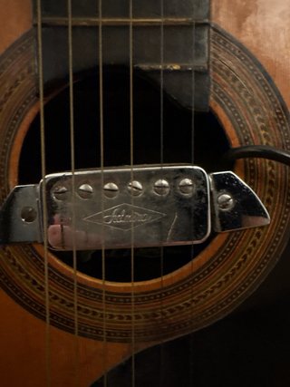 Guitarra “Admira” Acústica Marrón y funda