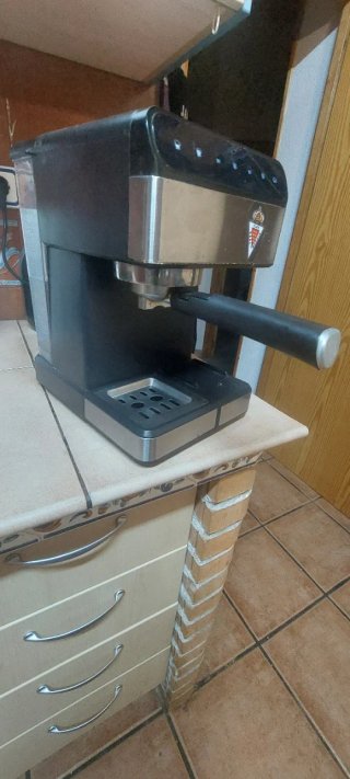 Cafetera Espresso Negra y Plateada