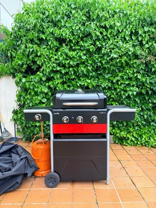 Barbacoa Char-Broil negra con funda