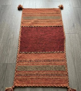 Tappeto runner tessuto con nappe