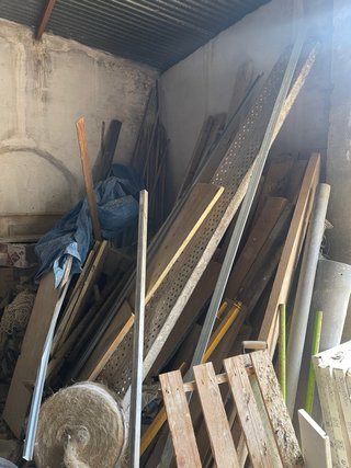 Varias herramientas y maquinaria para construccion