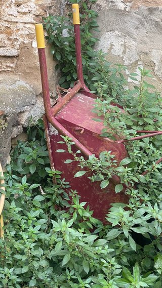 Varias herramientas y maquinaria para construccion