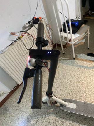 Patinete eléctrico blanco