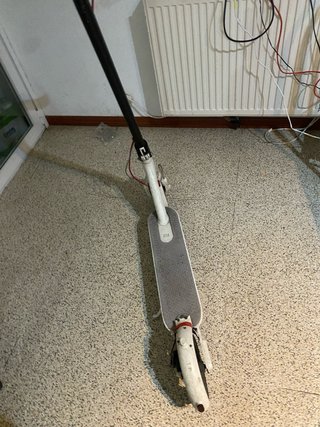 Patinete eléctrico blanco