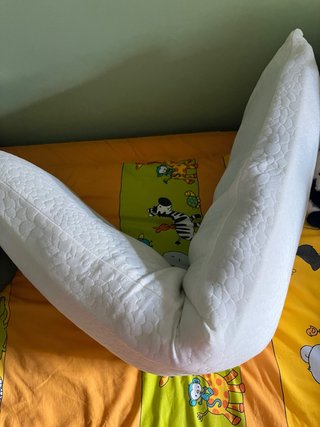 Almohada de tela blanca