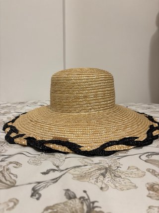 Pamela Zahati Beige y Negro Nueva con Etiqueta