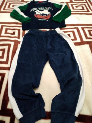 Conjunto pijama talla 6 años.