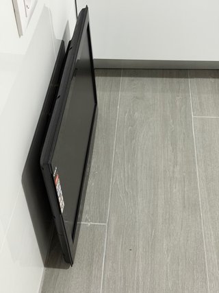 TV OKI 22 (No Smart TV, sin pie)