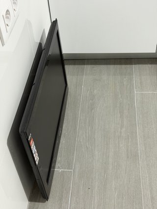 TV OKI 22 (No Smart TV, sin pie)