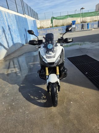 Honda NC750X Adventure Blanca y Negra