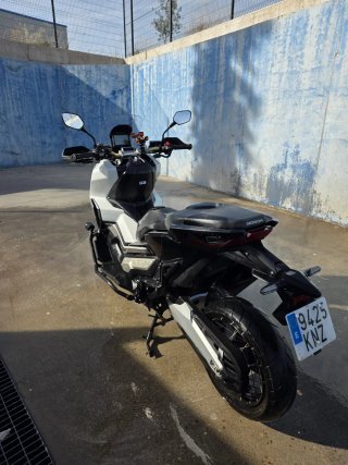 Honda NC750X Adventure Blanca y Negra