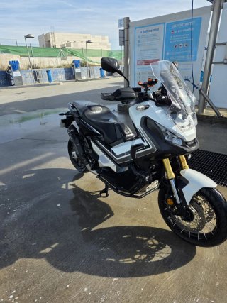 Honda NC750X Adventure Blanca y Negra