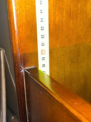 ÚLTIMA LLAMADA Mueble de madera con vitrina y baúl