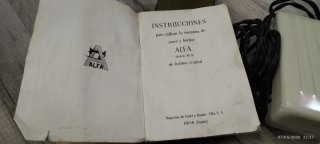 Máquina de coser Alfa antigua