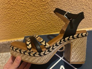 Sandalias Cuña POPA Talla 37 Negras y Beige